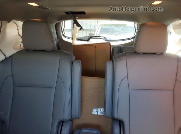 5TDJZRFH4JS497970 2018 TOYOTA HIGHLANDER Blue Rear seats view