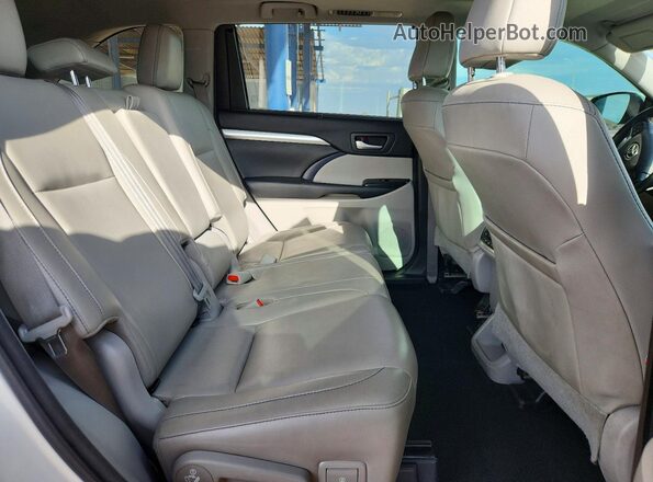 5TDJZRFH4JS498178 2018 TOYOTA HIGHLANDER White Vista interior trasera