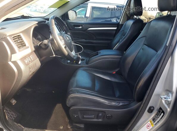 5TDJZRFH4JS802979 2018 TOYOTA HIGHLANDER Silver Widok wnętrza z przodu