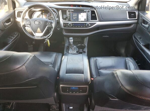 5TDJZRFH4JS802979 2018 TOYOTA HIGHLANDER Silver Widok deski rozdzielczej