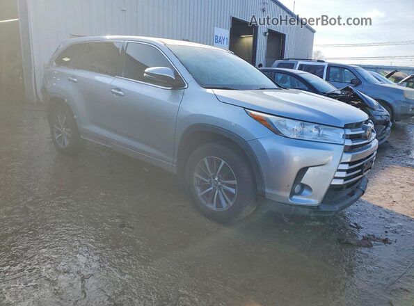 5TDJZRFH4JS802979 2018 TOYOTA HIGHLANDER Silver Przód prawy