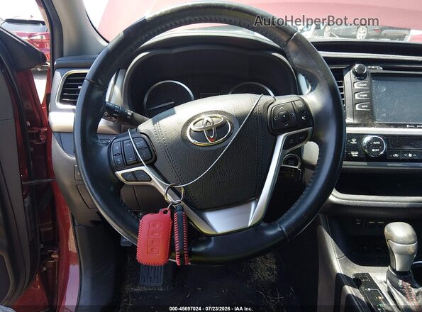 5TDJZRFH4KS975791 2019 TOYOTA HIGHLANDER Красный Вид панели приборов