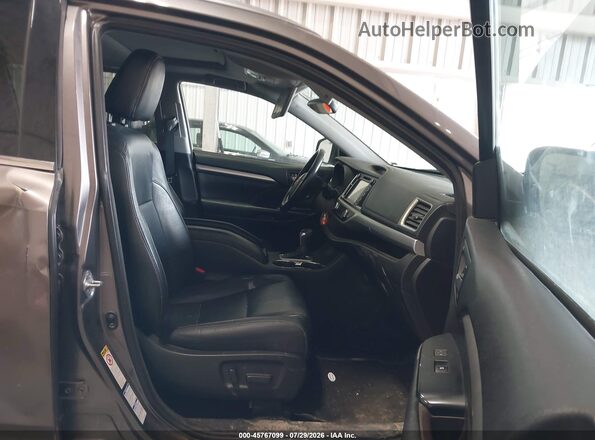 5TDJZRFH5HS394194 2017 TOYOTA HIGHLANDER Коричневый Вид салона спереди