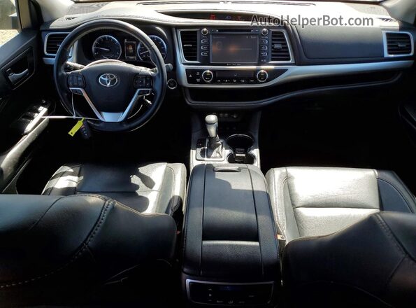 5TDJZRFH5JS560574 2018 TOYOTA HIGHLANDER Gray Вид панелі приладів