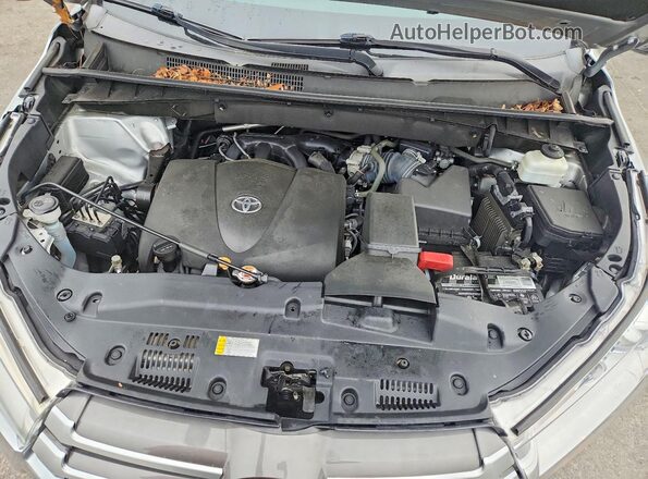 5TDJZRFH5KS613579 2019 TOYOTA HIGHLANDER Silver ძრავის განყოფილების ხედი