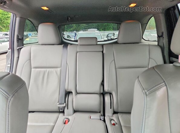 5TDJZRFH5KS613579 2019 TOYOTA HIGHLANDER Silver უკანა სავარძლების ხედი