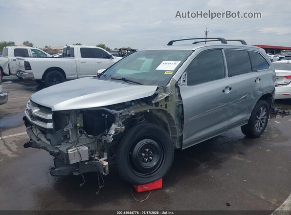 5TDJZRFH5KS981499 2019 TOYOTA HIGHLANDER Silver Դիմացի տեսք