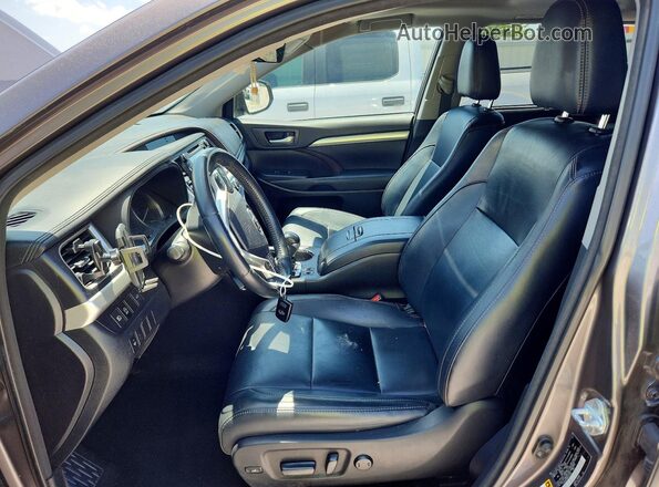 5TDJZRFH6HS414193 2017 TOYOTA HIGHLANDER Серый Вид салона спереди