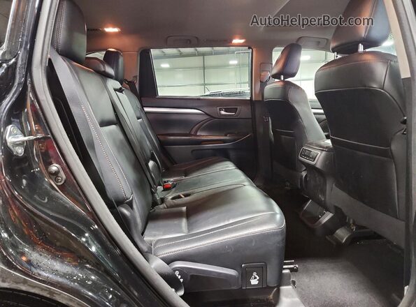 5TDJZRFH6HS462924 2017 TOYOTA HIGHLANDER Black Սալոնի հետևի տեսք