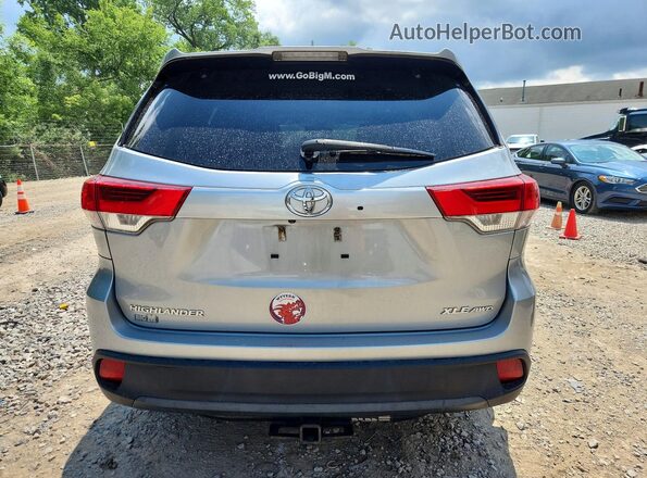 5TDJZRFH6HS510440 2017 TOYOTA HIGHLANDER Серебряный Вид сзади