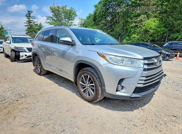 5TDJZRFH6HS510440 2017 TOYOTA HIGHLANDER Серебряный Передняя правая четверть