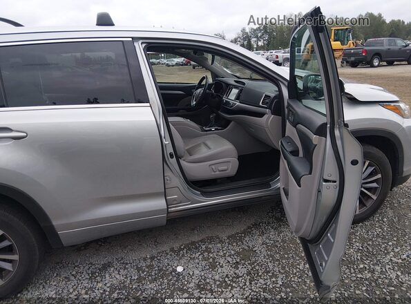 5TDJZRFH6JS524506 2018 TOYOTA HIGHLANDER Silver Вид салону спереду