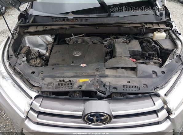 5TDJZRFH6JS524506 2018 TOYOTA HIGHLANDER Silver Вид ззаду