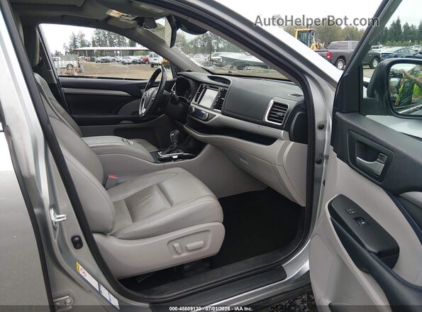 5TDJZRFH6JS524506 2018 TOYOTA HIGHLANDER Silver 