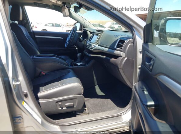 5TDJZRFH6KS609704 2019 TOYOTA HIGHLANDER Gray Front interior view
