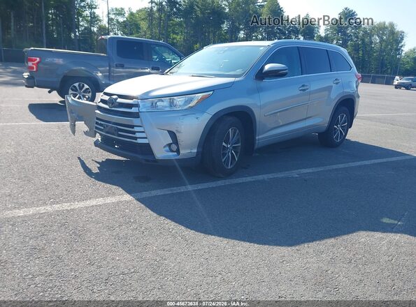5TDJZRFH7HS413912 2017 TOYOTA HIGHLANDER Серебряный Передняя левая четверть