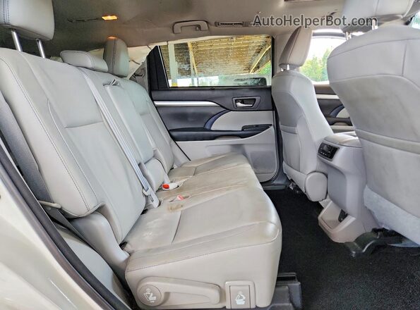 5TDJZRFH7HS418480 2017 TOYOTA HIGHLANDER White უკანა სალონის ხედი