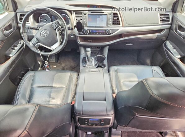 5TDJZRFH7HS450006 2017 TOYOTA HIGHLANDER Gray Вид панелі приладів