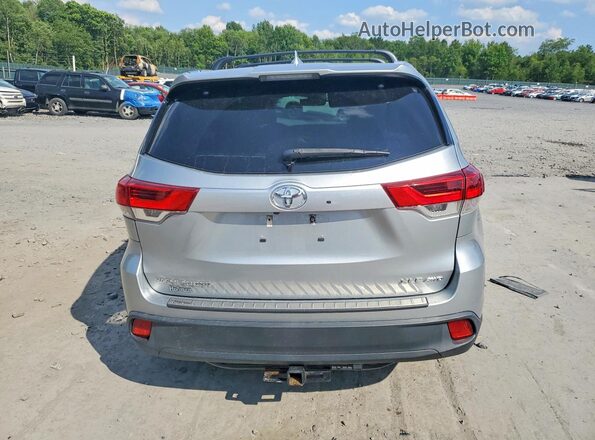 5TDJZRFH7HS457862 2017 TOYOTA HIGHLANDER Silver Вид ззаду