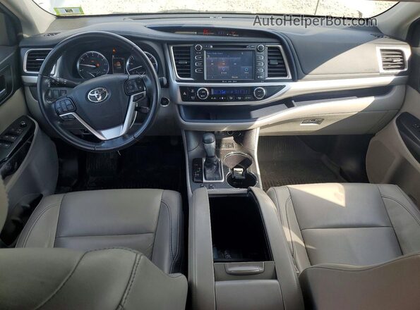 5TDJZRFH7HS457862 2017 TOYOTA HIGHLANDER Silver Вид панелі приладів