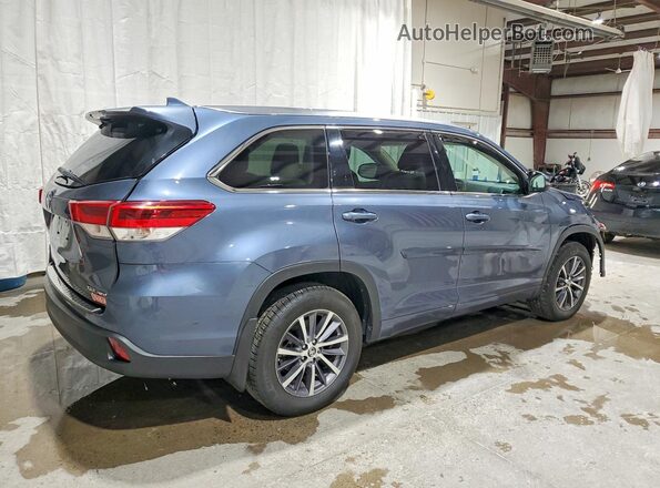 5TDJZRFH7JS806668 2018 TOYOTA HIGHLANDER Blue Trasero derecho