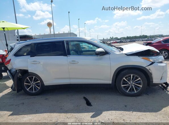 5TDJZRFH7KS574459 2019 TOYOTA HIGHLANDER Белый Вид задней части салона