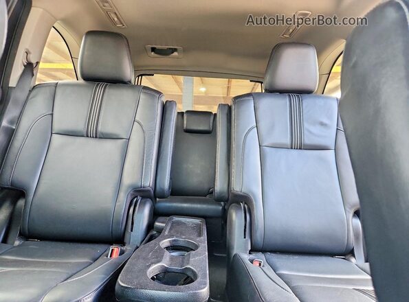 5TDJZRFH8HS403082 2017 TOYOTA HIGHLANDER Black Հետևի նստատեղերի տեսք