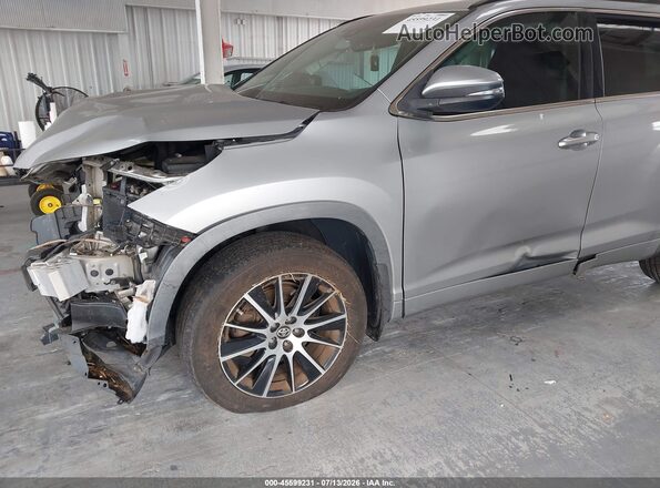 5TDJZRFH8HS422165 2017 TOYOTA HIGHLANDER Silver Vista frontal