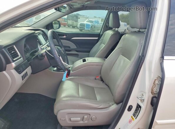 5TDJZRFH8HS515428 2017 TOYOTA HIGHLANDER White Front interior view