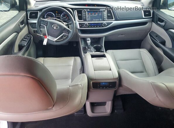 5TDJZRFH8HS515428 2017 TOYOTA HIGHLANDER White Dashboard view