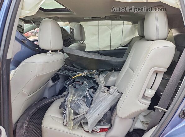 5TDJZRFH8JS844507 2018 TOYOTA HIGHLANDER Blue Rear interior view