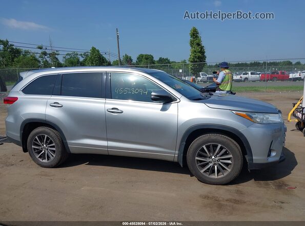 5TDJZRFH9HS395865 2017 TOYOTA HIGHLANDER Серебряный Вид задней части салона