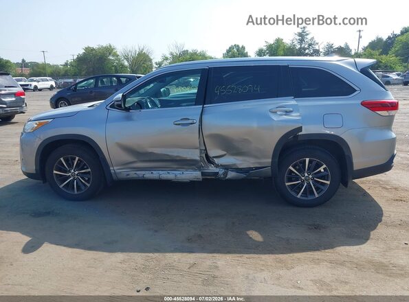 5TDJZRFH9HS395865 2017 TOYOTA HIGHLANDER Серебряный Панорамный вид салона 360°