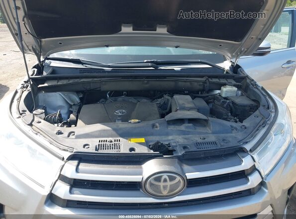 5TDJZRFH9HS395865 2017 TOYOTA HIGHLANDER Серебряный Вид сзади