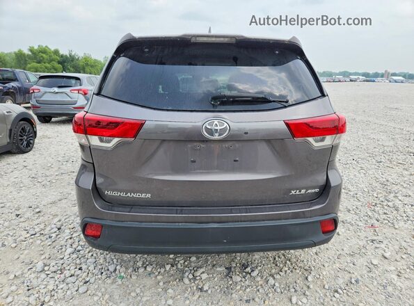 5TDJZRFH9HS397521 2017 TOYOTA HIGHLANDER Silver Widok z tyłu