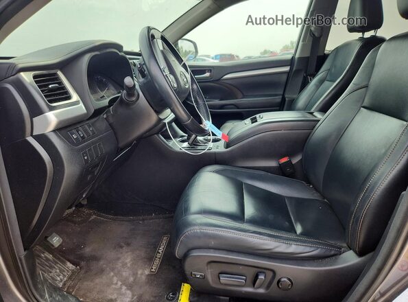 5TDJZRFH9HS397521 2017 TOYOTA HIGHLANDER Silver Widok wnętrza z przodu