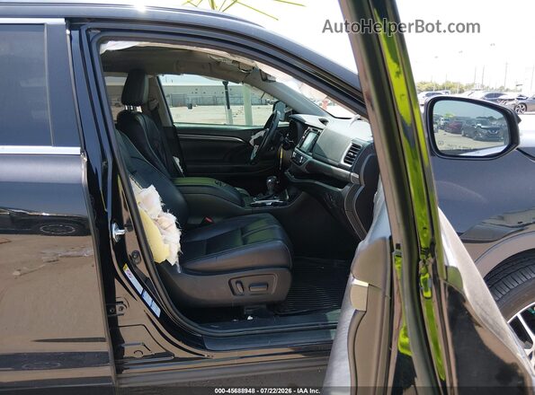 5TDJZRFH9HS440786 2017 TOYOTA HIGHLANDER Черный Вид салона спереди