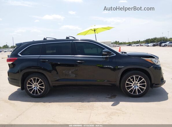 5TDJZRFH9HS440786 2017 TOYOTA HIGHLANDER Черный Вид задней части салона