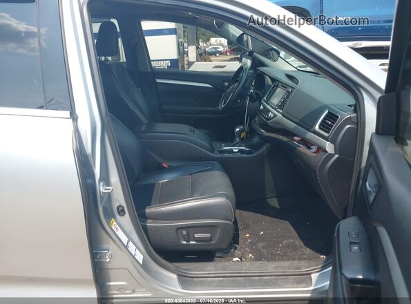 5TDJZRFH9HS478762 2017 TOYOTA HIGHLANDER Silver Vista interior delantera