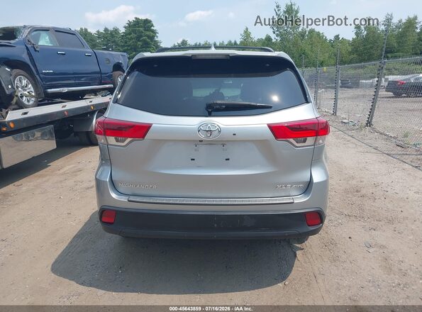 5TDJZRFH9HS478762 2017 TOYOTA HIGHLANDER Silver 