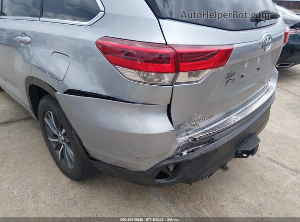 5TDJZRFH9JS492747 2018 TOYOTA HIGHLANDER Gray Front view