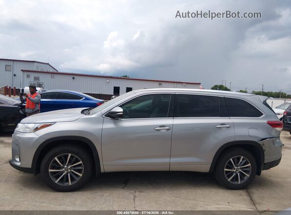 5TDJZRFH9JS492747 2018 TOYOTA HIGHLANDER Gray 360 interior view