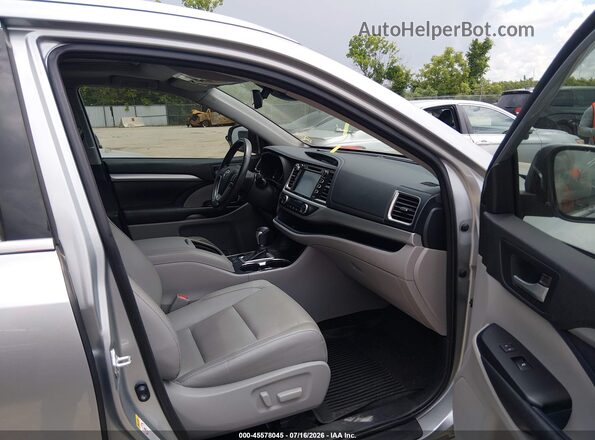 5TDJZRFH9JS492747 2018 TOYOTA HIGHLANDER Gray Front interior view