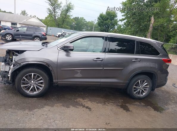 5TDJZRFH9JS527447 2018 TOYOTA HIGHLANDER Gray 