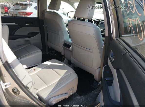 5TDJZRFH9JS527982 2018 TOYOTA HIGHLANDER Gray VIN კოდის სტიკერის ხედი