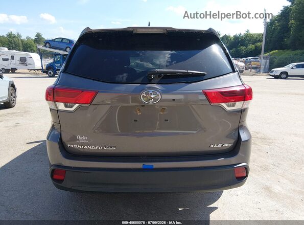 5TDJZRFH9JS527982 2018 TOYOTA HIGHLANDER Gray 