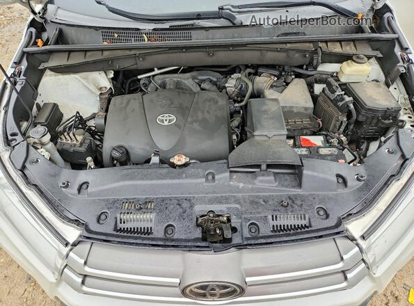 5TDJZRFH9JS532891 2018 TOYOTA HIGHLANDER White Engine compartment view