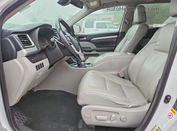5TDJZRFH9JS532891 2018 TOYOTA HIGHLANDER White Front interior view