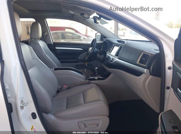 5TDJZRFH9JS548640 2018 TOYOTA HIGHLANDER White Вид салону спереду