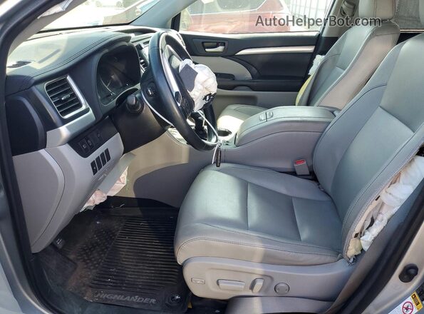 5TDJZRFH9JS560643 2018 TOYOTA HIGHLANDER Silver Սալոնի դիմացի տեսք